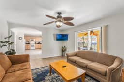 5 Bedrooms Vacation Home near Disney - Image 4