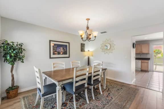 5 Bedrooms Vacation Home near Disney - Image 5